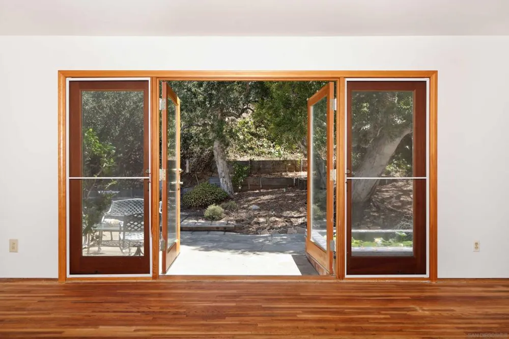 6381 Castejon La Jolla, CA 92037