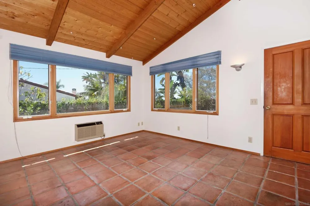 6381 Castejon La Jolla, CA 92037