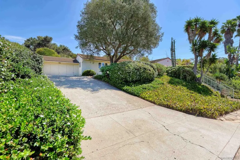 6381 Castejon La Jolla, CA 92037