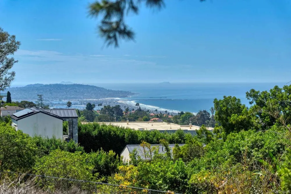 6381 Castejon La Jolla, CA 92037