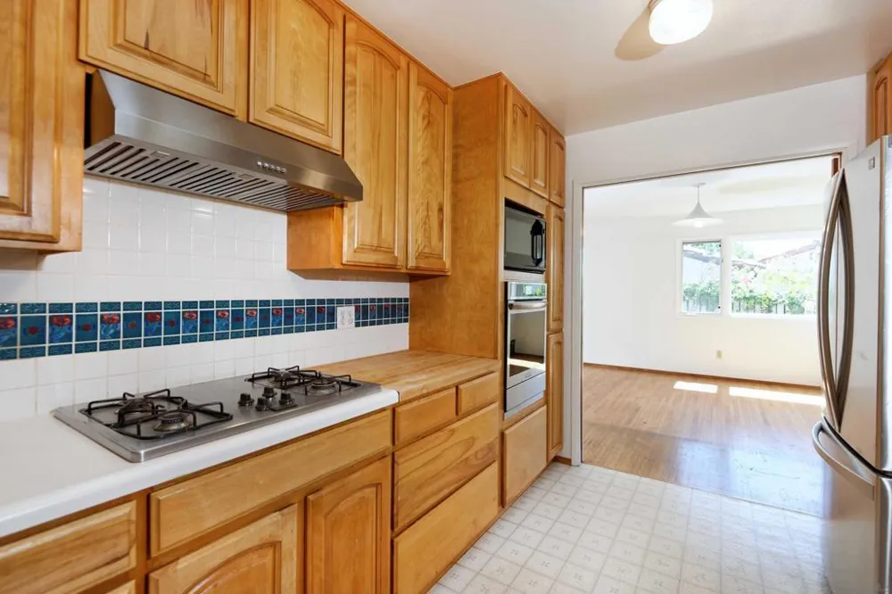 6381 Castejon La Jolla, CA 92037