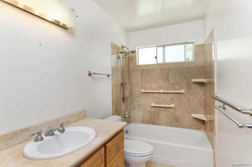 6381 Castejon La Jolla, CA 92037