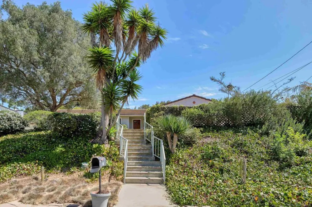 6381 Castejon La Jolla, CA 92037