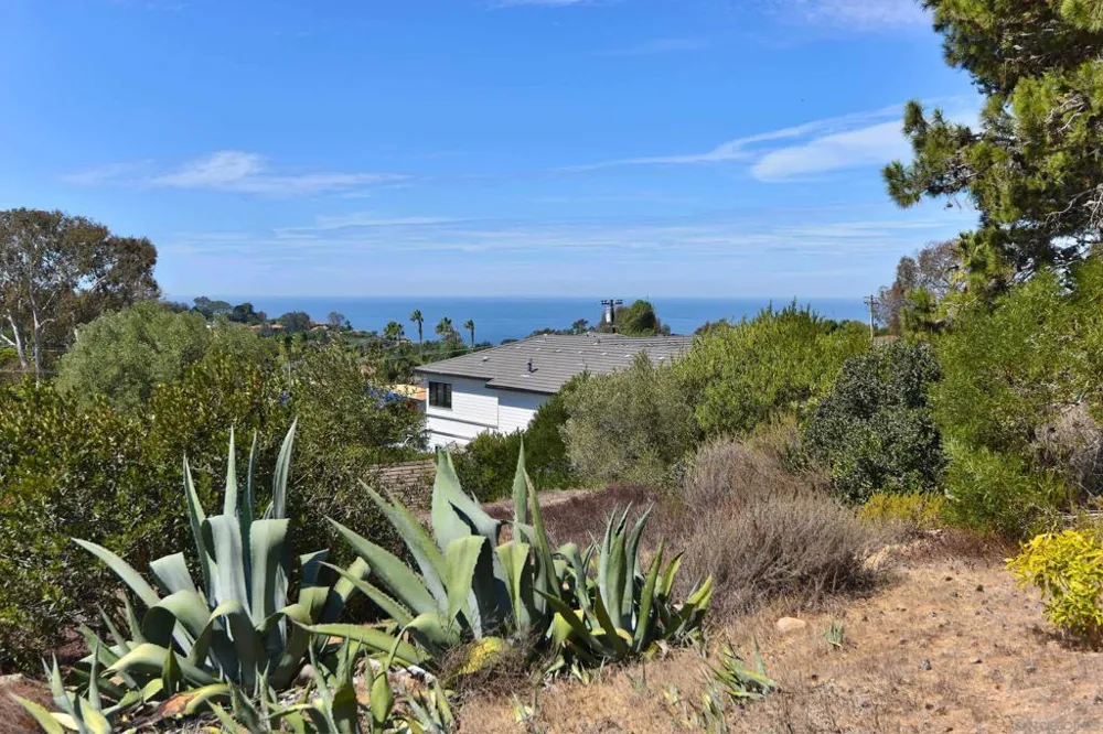 6381 Castejon La Jolla, CA 92037