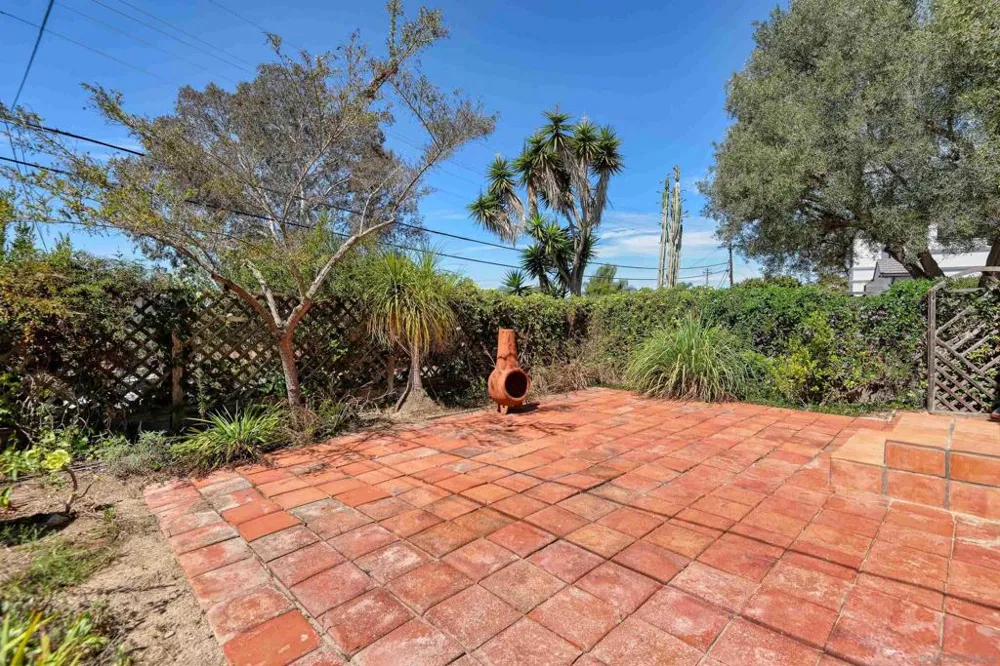 6381 Castejon La Jolla, CA 92037