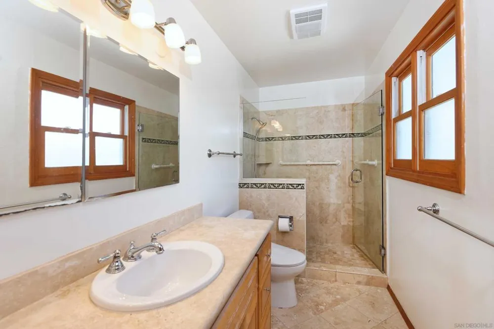 6381 Castejon La Jolla, CA 92037