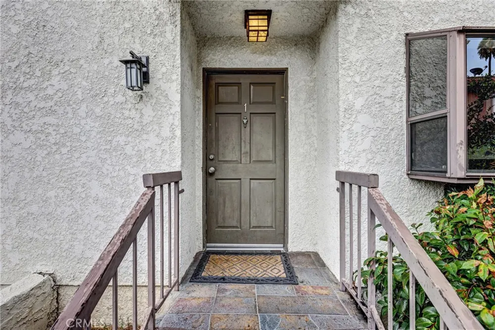 19620 Sherman Way Unit 1 Reseda, CA 91335