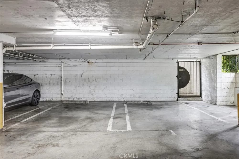 19620 Sherman Way Unit 1 Reseda, CA 91335