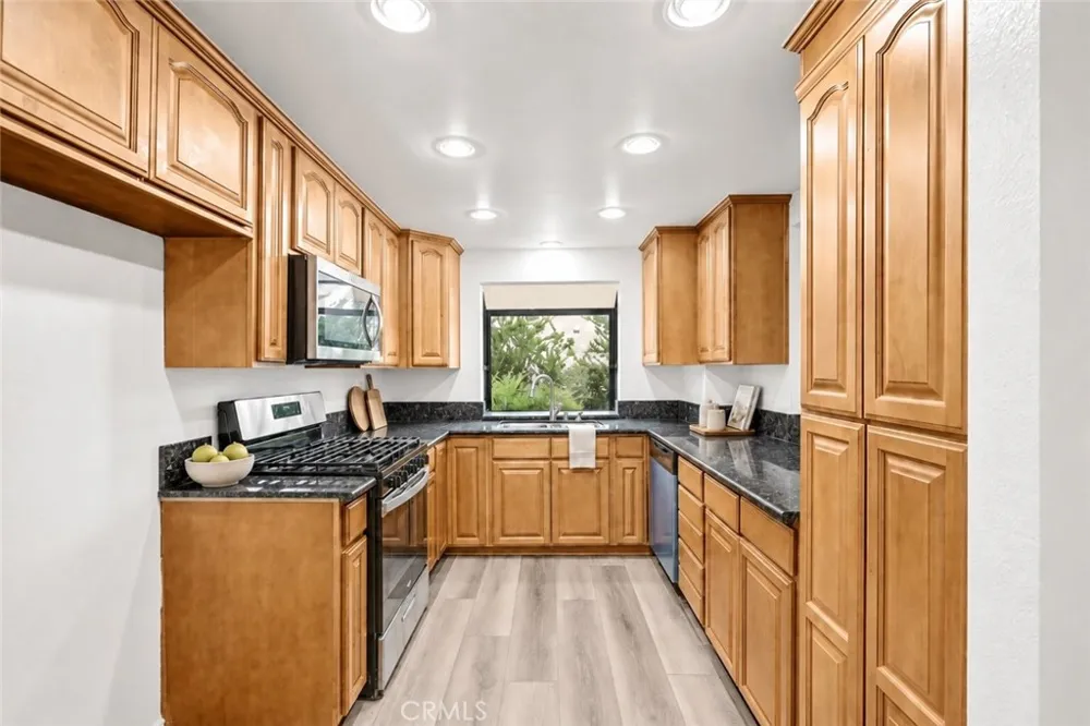 19620 Sherman Way Unit 1 Reseda, CA 91335