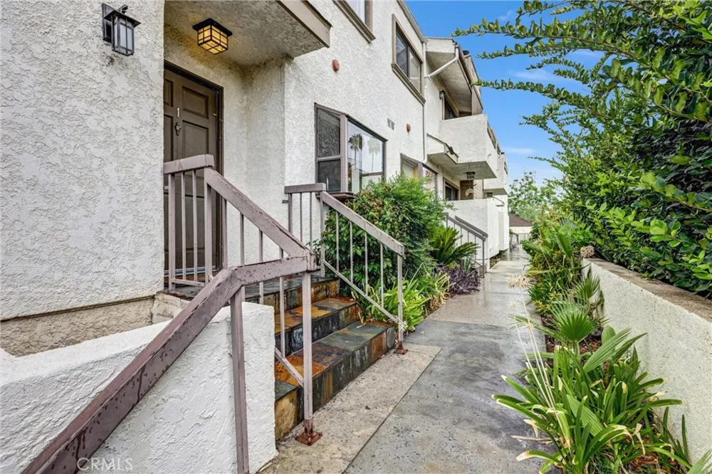 19620 Sherman Way Unit 1 Reseda, CA 91335