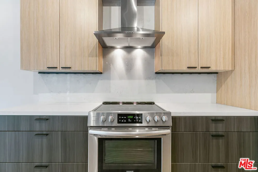12320 MONTANA AVENUE #207 Los Angeles, CA 90049