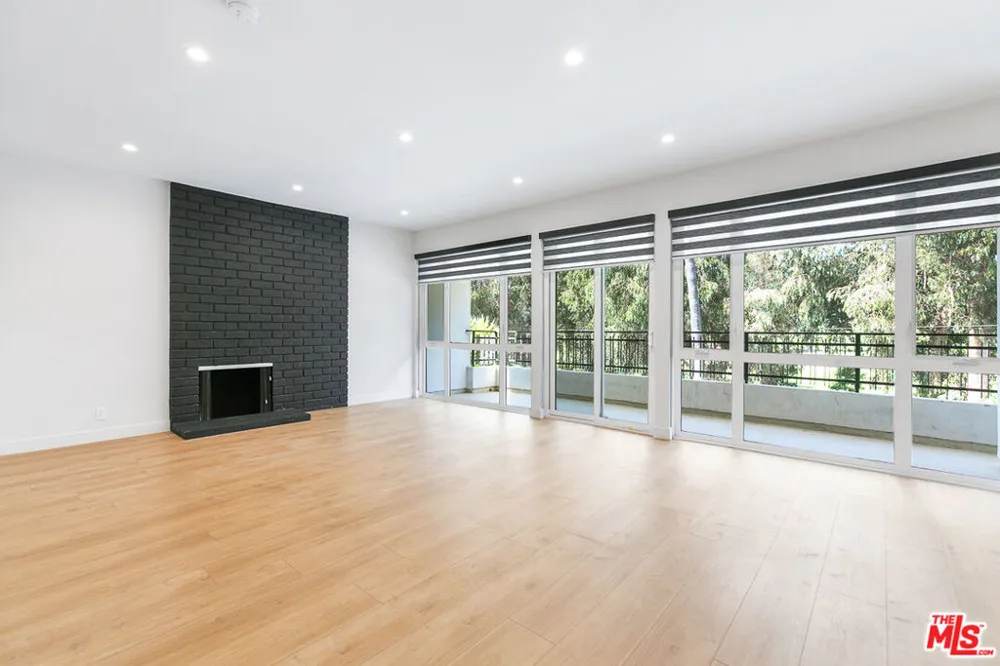 12320 MONTANA AVENUE #207 Los Angeles, CA 90049