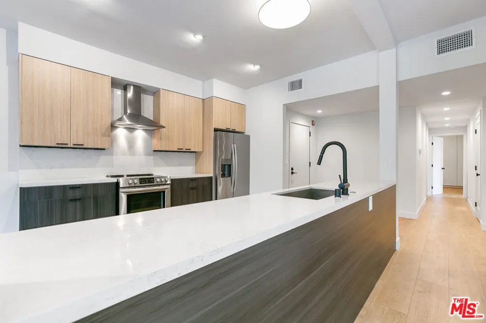 12320 MONTANA AVENUE #207 Los Angeles, CA 90049