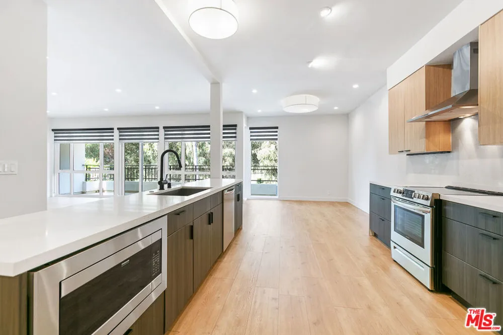 12320 MONTANA AVENUE #207 Los Angeles, CA 90049