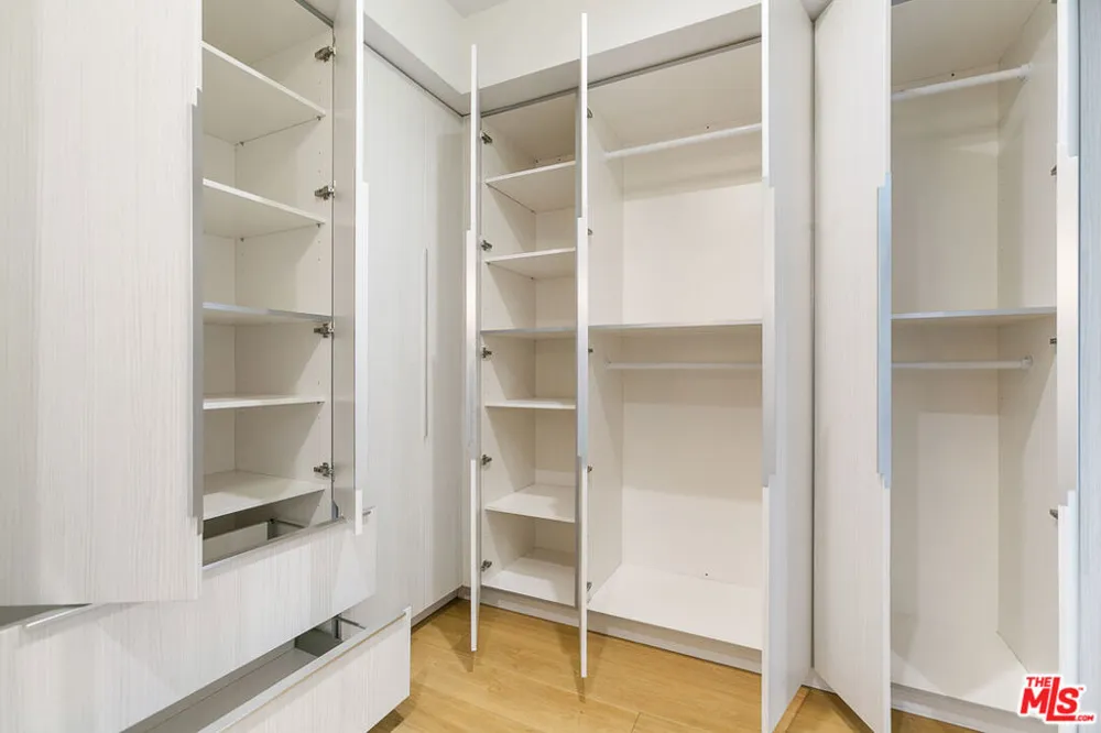 12320 MONTANA AVENUE #207 Los Angeles, CA 90049