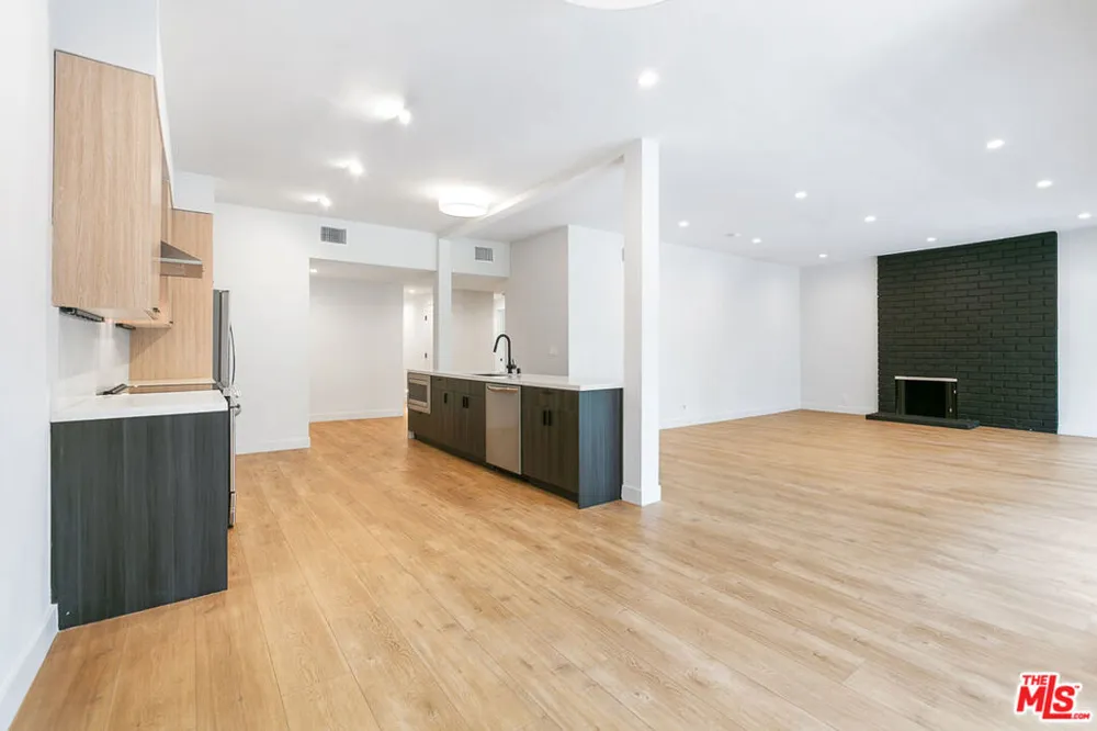 12320 MONTANA AVENUE #207 Los Angeles, CA 90049