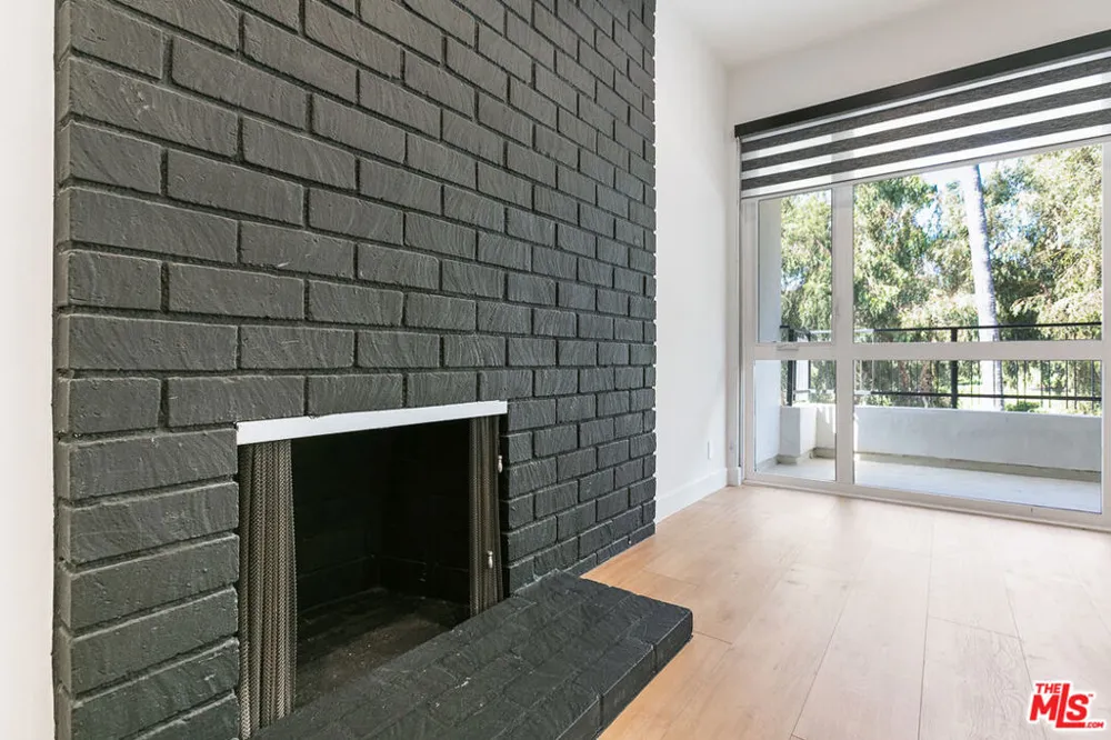 12320 MONTANA AVENUE #207 Los Angeles, CA 90049