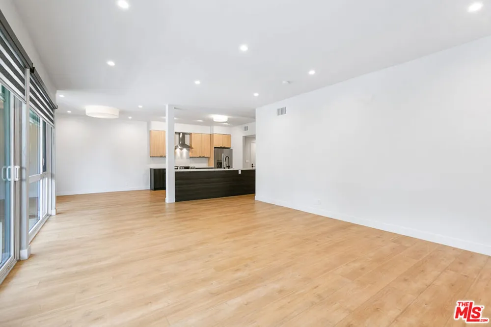 12320 MONTANA AVENUE #207 Los Angeles, CA 90049