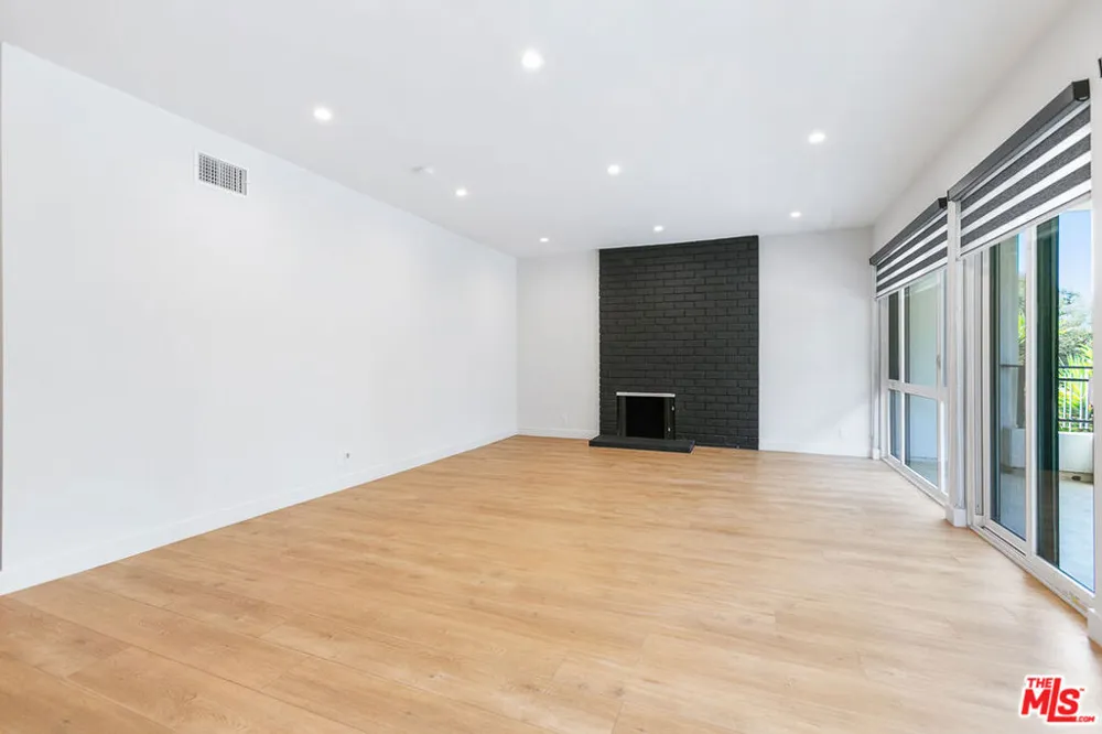 12320 MONTANA AVENUE #207 Los Angeles, CA 90049