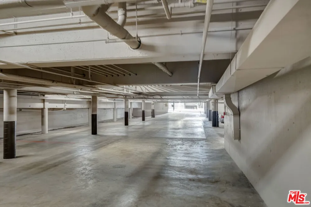 12320 MONTANA AVENUE #207 Los Angeles, CA 90049