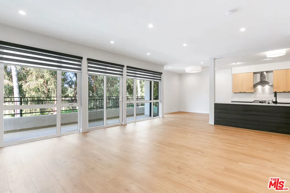12320 MONTANA AVENUE #207 Los Angeles, CA 90049
