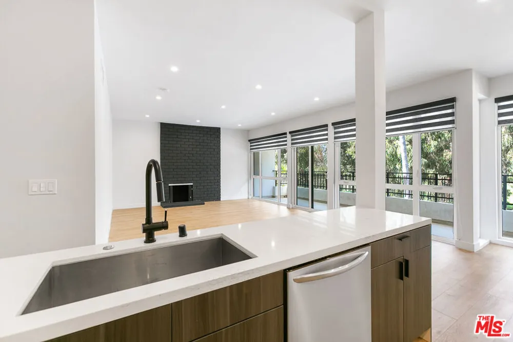 12320 MONTANA AVENUE #207 Los Angeles, CA 90049