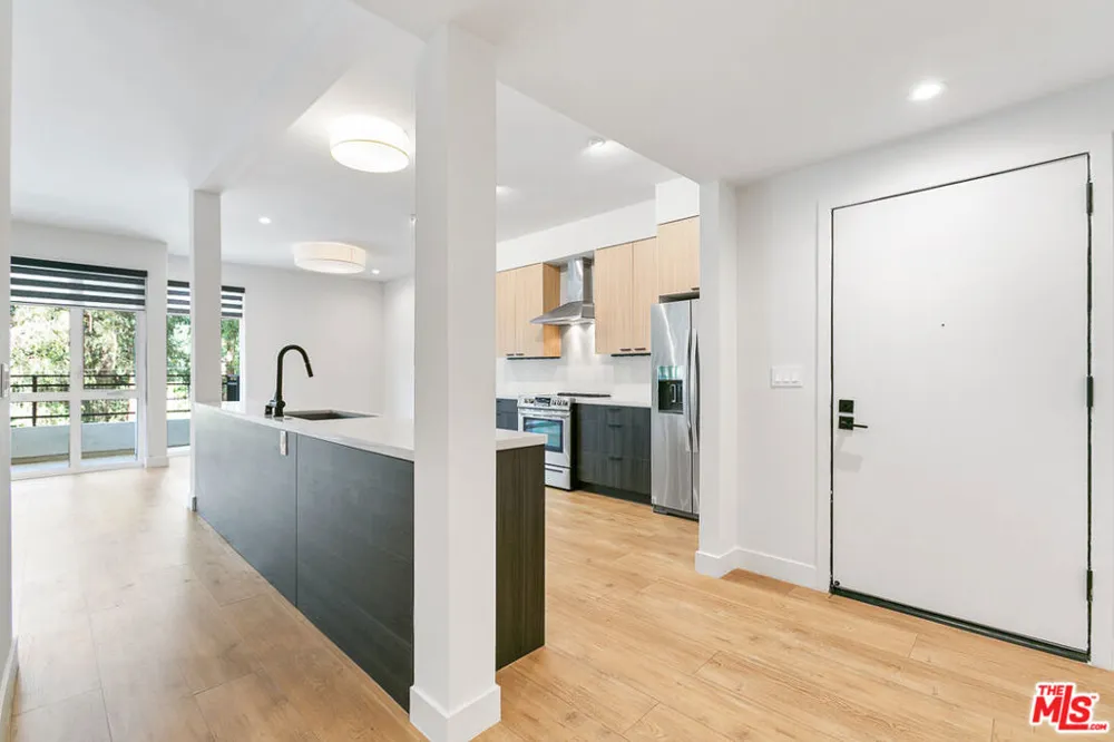 12320 MONTANA AVENUE #207 Los Angeles, CA 90049
