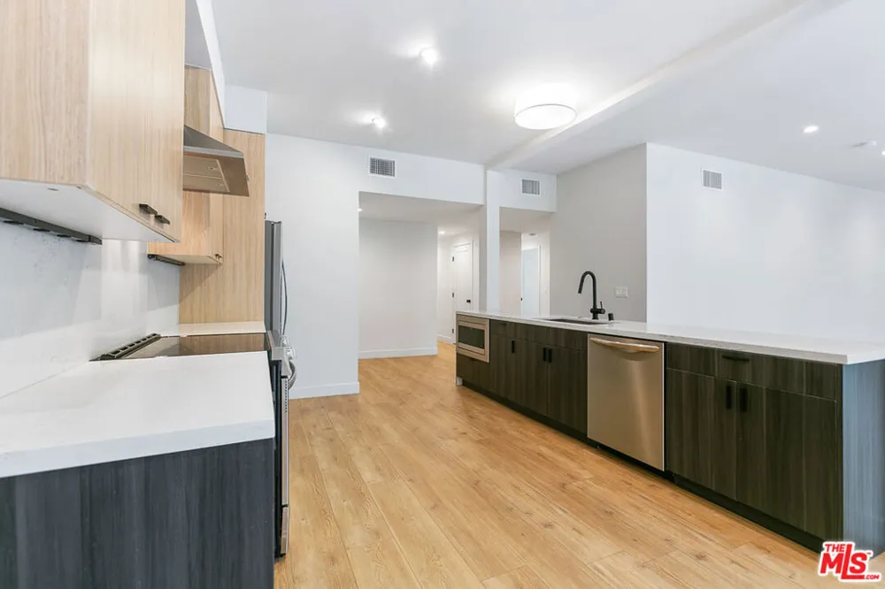 12320 MONTANA AVENUE #207 Los Angeles, CA 90049