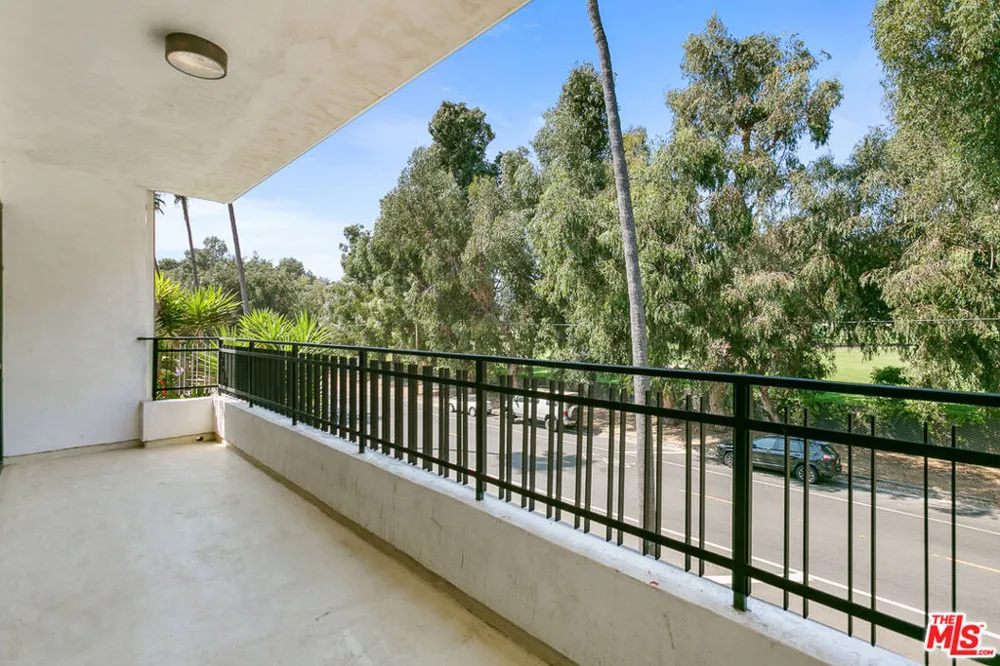 12320 MONTANA AVENUE #207 Los Angeles, CA 90049