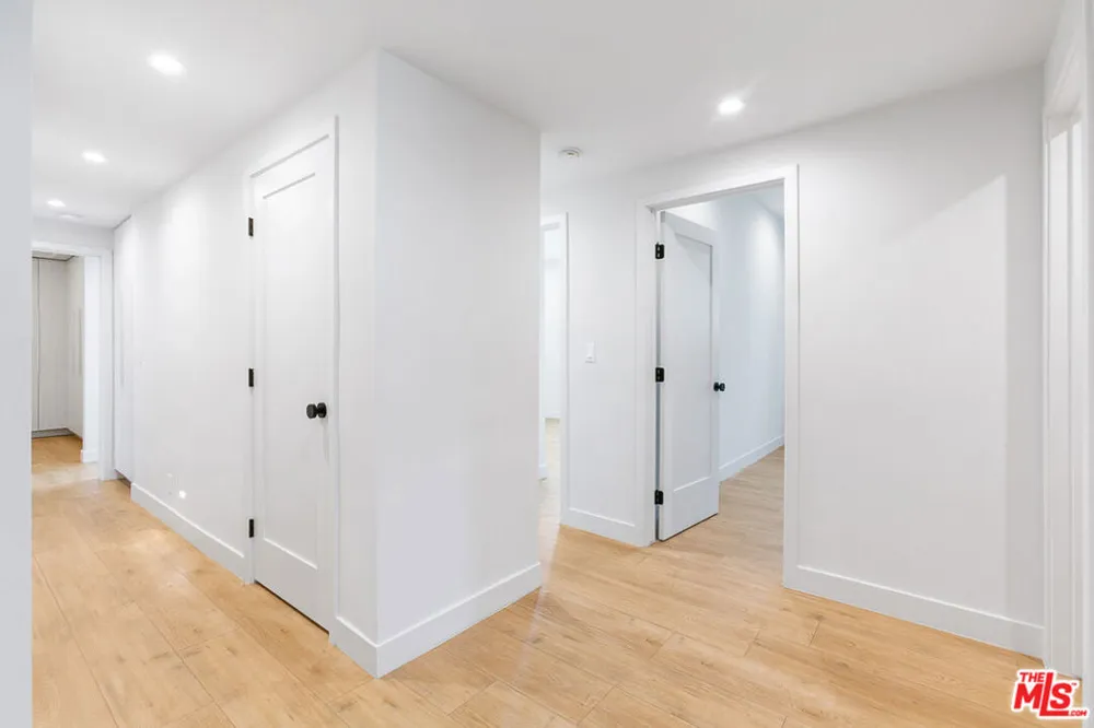 12320 MONTANA AVENUE #207 Los Angeles, CA 90049