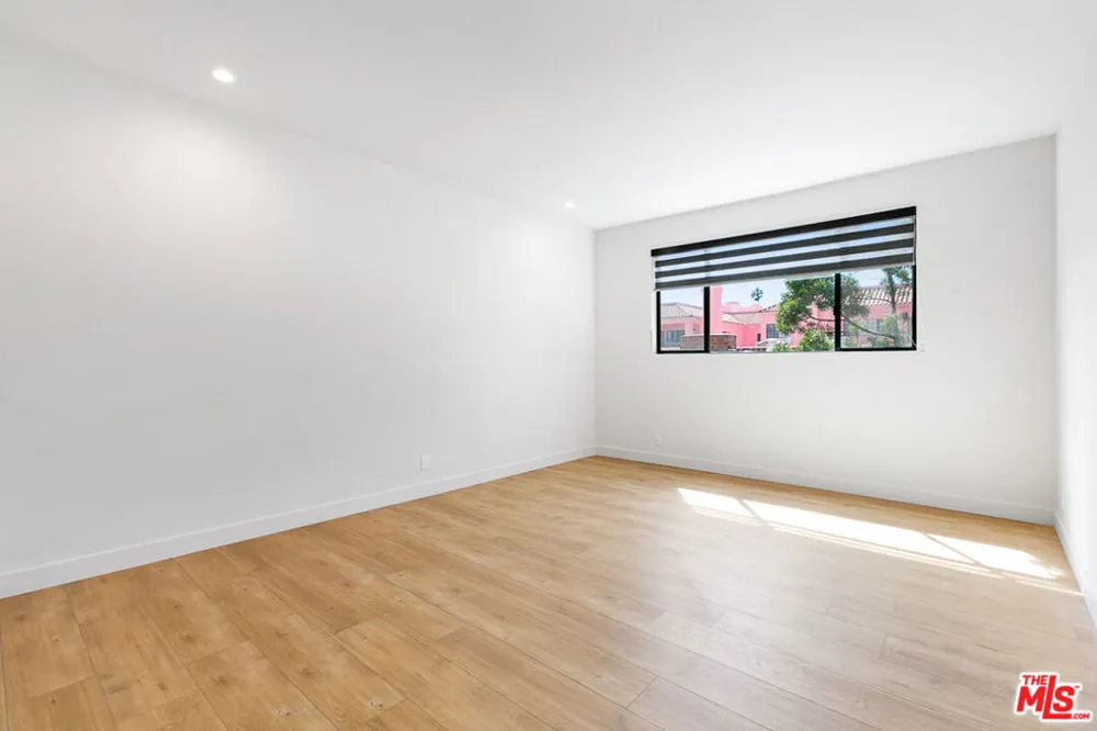 12320 MONTANA AVENUE #207 Los Angeles, CA 90049