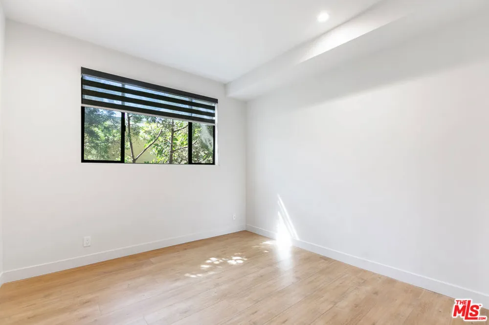 12320 MONTANA AVENUE #207 Los Angeles, CA 90049