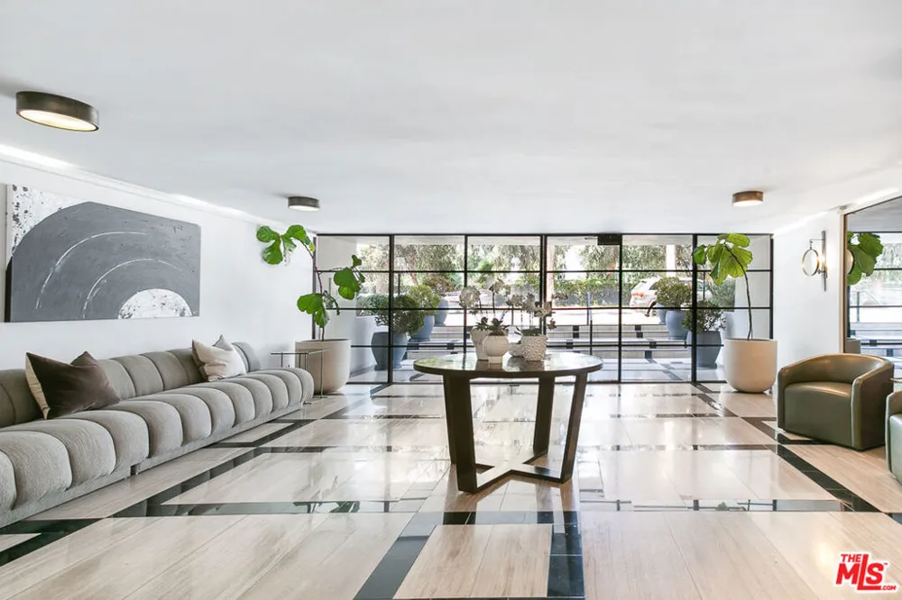 12320 MONTANA AVENUE #207 Los Angeles, CA 90049