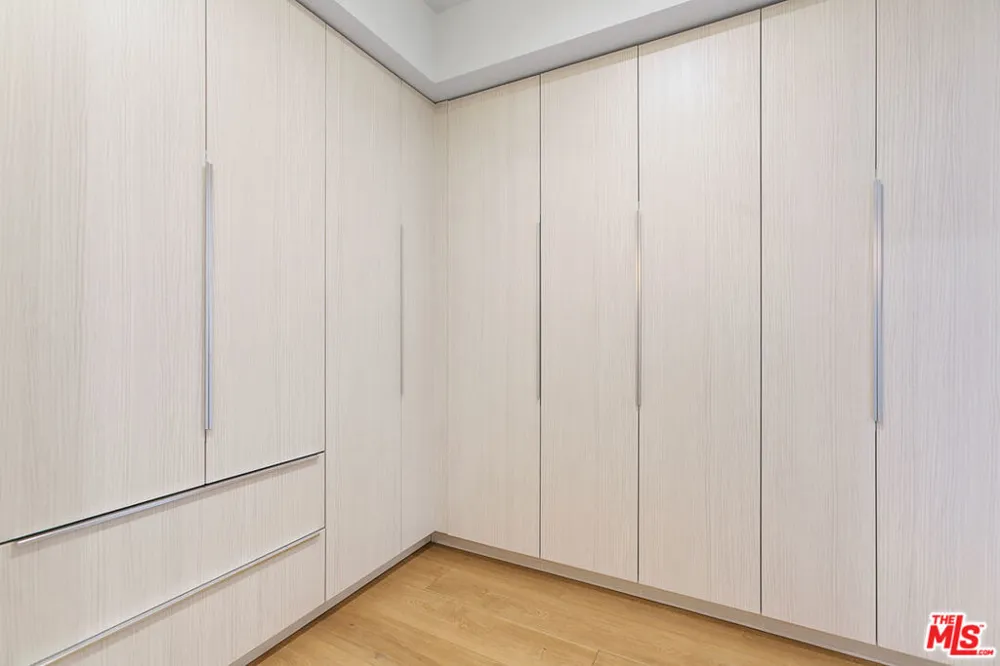 12320 MONTANA AVENUE #207 Los Angeles, CA 90049