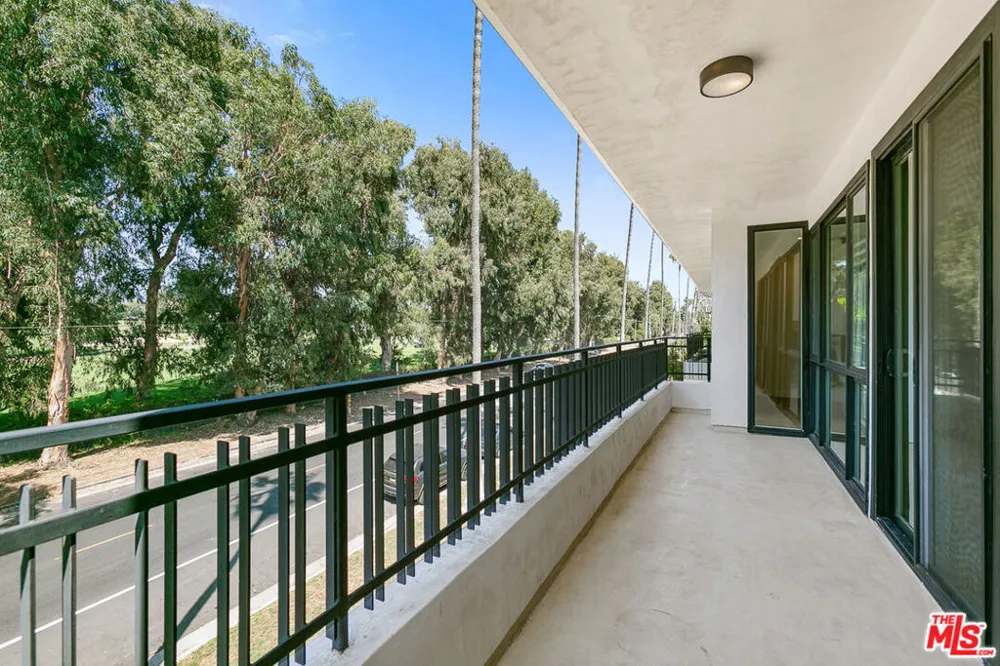 12320 MONTANA AVENUE #207 Los Angeles, CA 90049