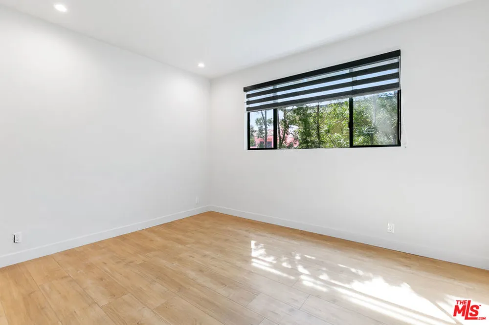 12320 MONTANA AVENUE #207 Los Angeles, CA 90049
