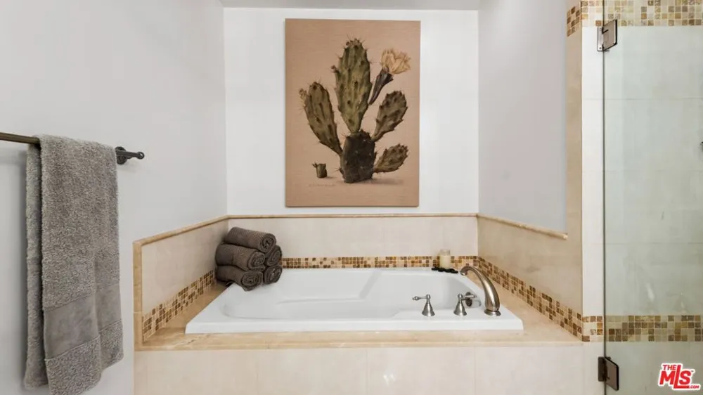 11582 Moorpark Street #104 Studio City, CA 91602
