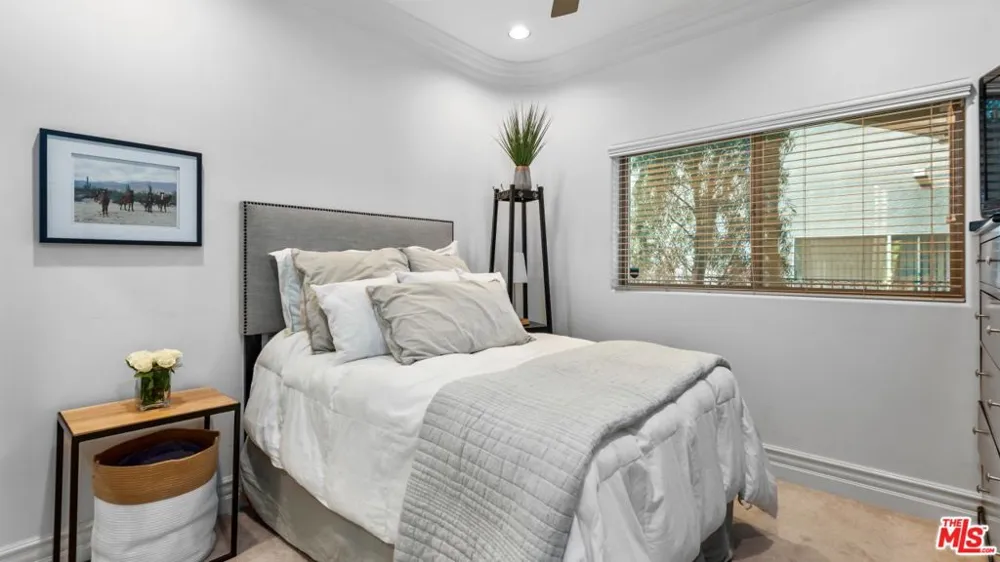 11582 Moorpark Street #104 Studio City, CA 91602