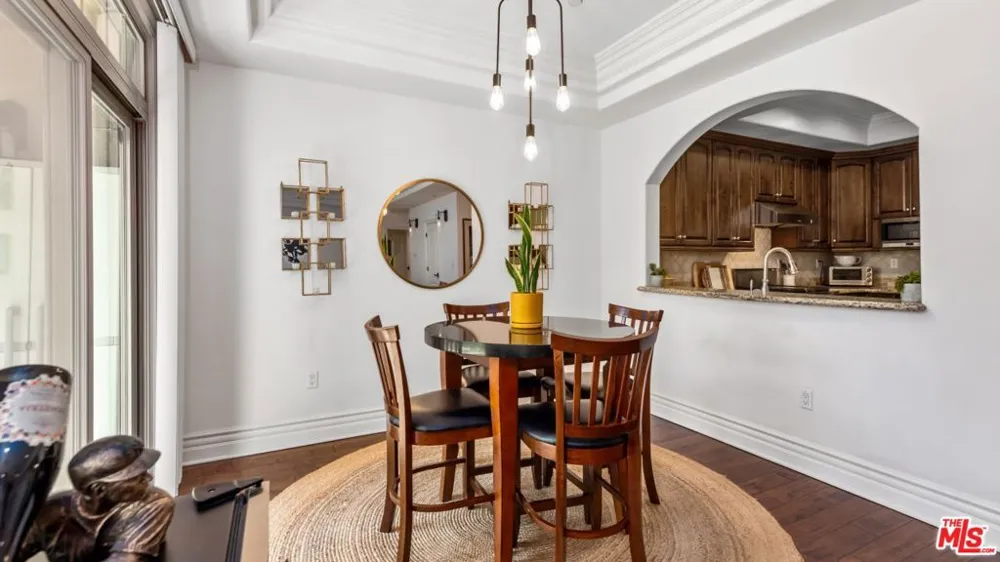 11582 Moorpark Street #104 Studio City, CA 91602