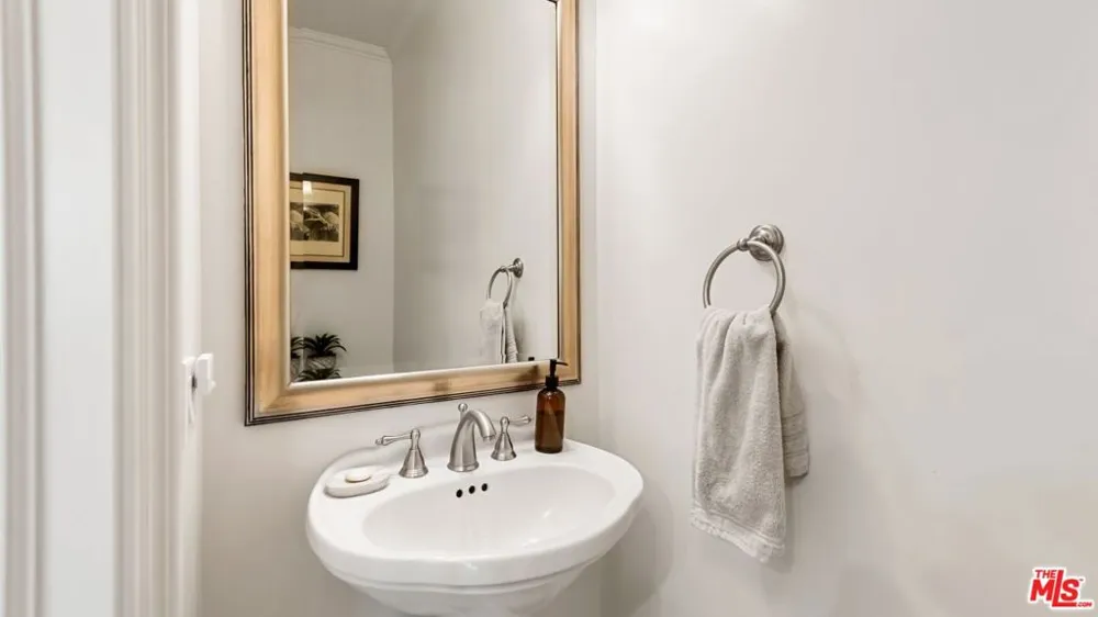 11582 Moorpark Street #104 Studio City, CA 91602