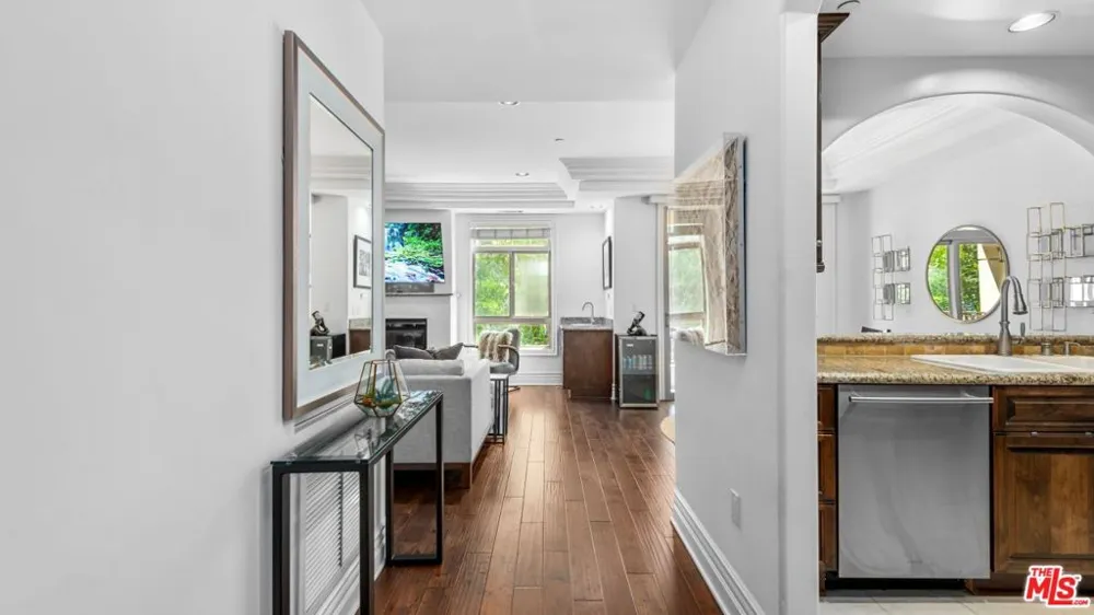 11582 Moorpark Street #104 Studio City, CA 91602
