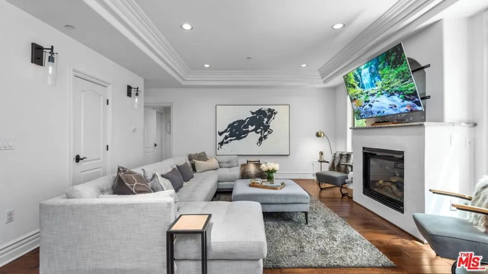 11582 Moorpark Street #104 Studio City, CA 91602