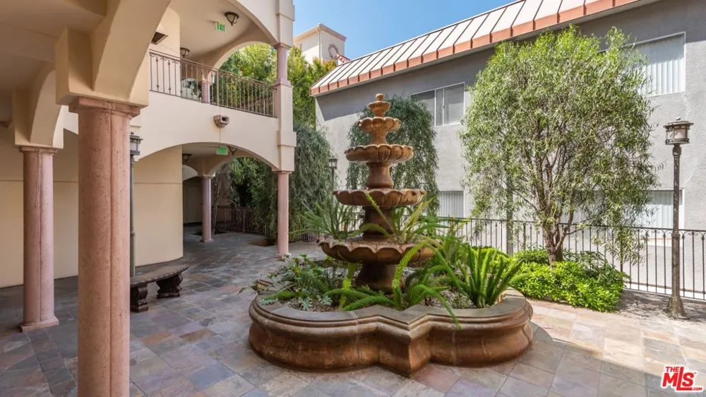 11582 Moorpark Street #104 Studio City, CA 91602