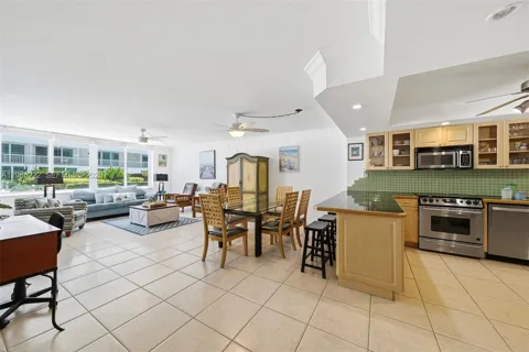 5401 Collins Ave #108