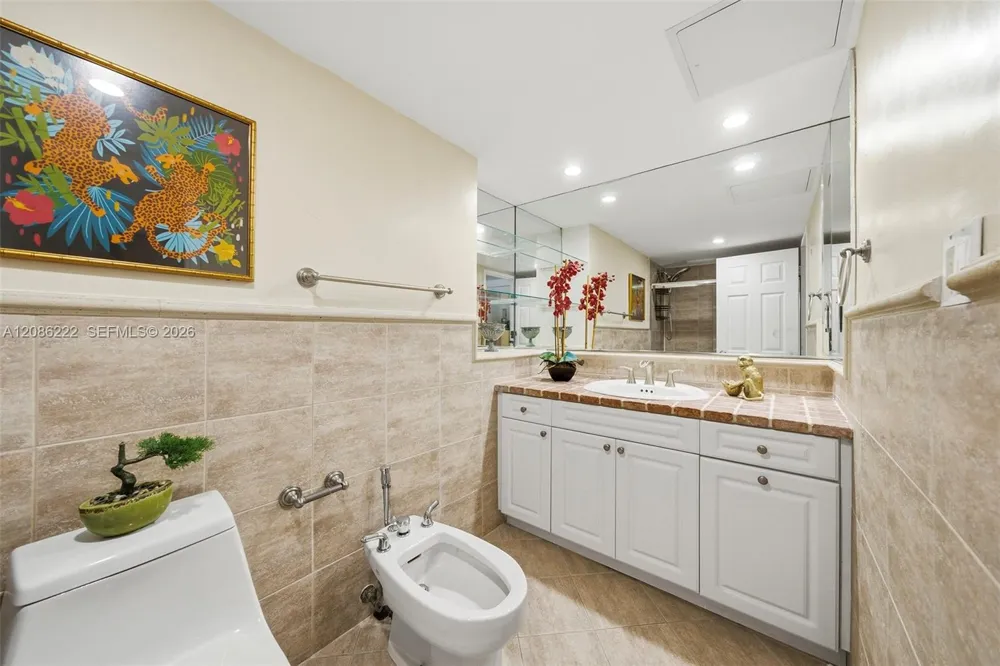 5401 Collins Ave #108 Miami Beach, FL 33140