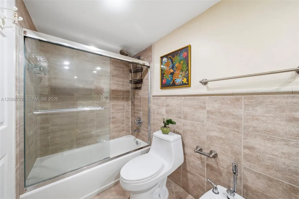 5401 Collins Ave #108 Miami Beach, FL 33140