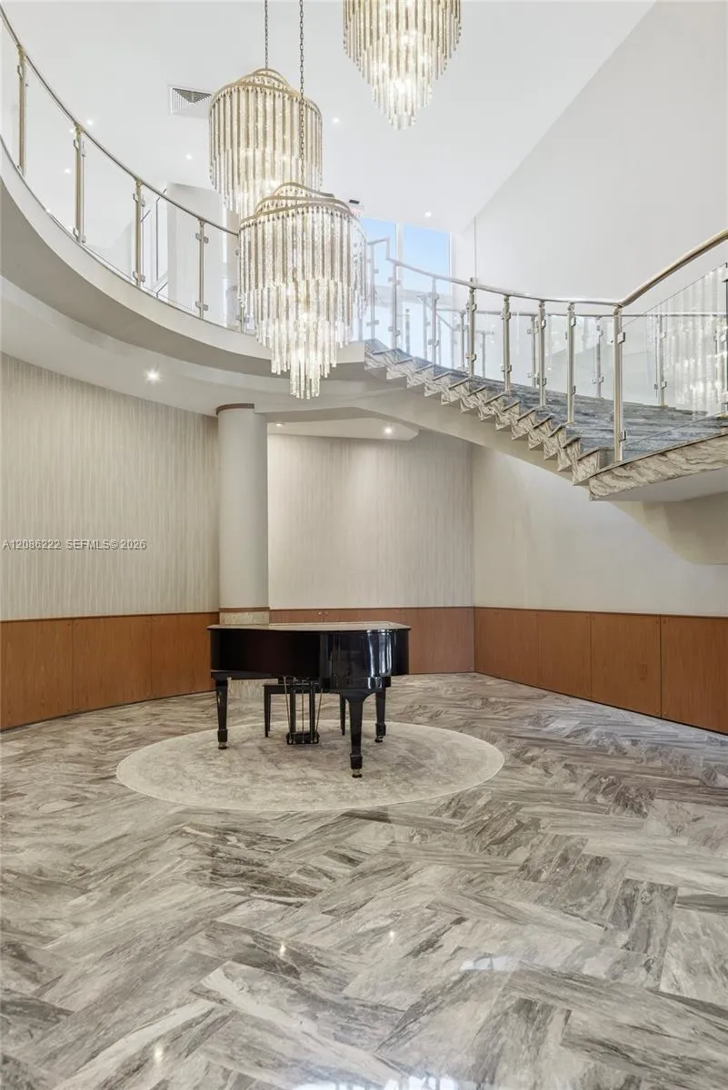5401 Collins Ave #108 Miami Beach, FL 33140
