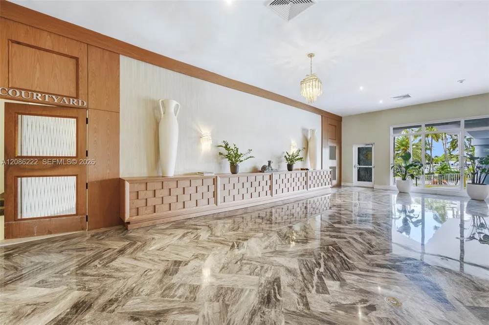5401 Collins Ave #108 Miami Beach, FL 33140