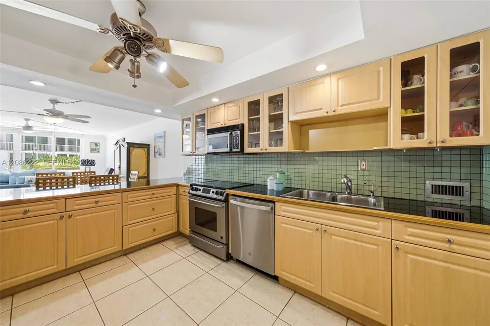 5401 Collins Ave #108 Miami Beach, FL 33140