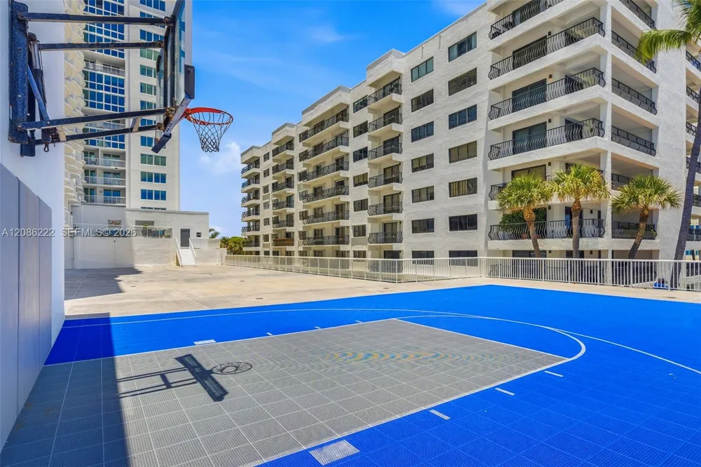 5401 Collins Ave #108 Miami Beach, FL 33140